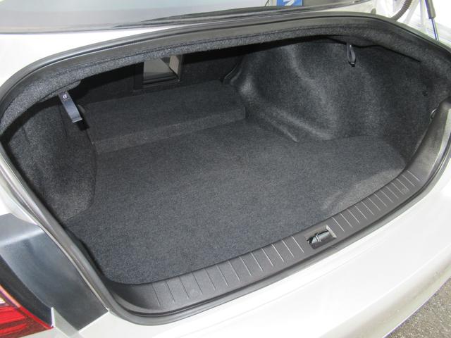 スカイライン 200GT-tタイプP 衝突軽減装置 ドラレコ LED Bカメラ スマートキー 黒革シート 盗難防止 オートクルーズコントロール ETC レーンキープアシスト ナビTV ABS アルミホイール メモリーナビ キーレス 記録簿(46枚目)