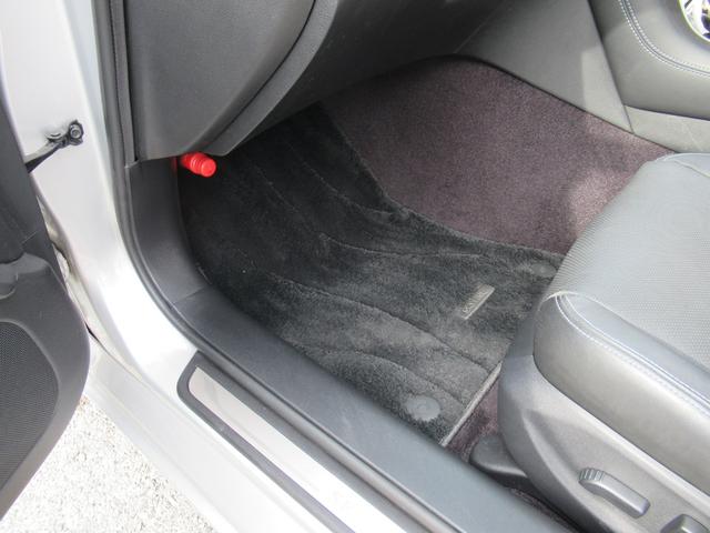 スカイライン 200GT-tタイプP 衝突軽減装置 ドラレコ LED Bカメラ スマートキー 黒革シート 盗難防止 オートクルーズコントロール ETC レーンキープアシスト ナビTV ABS アルミホイール メモリーナビ キーレス 記録簿(53枚目)