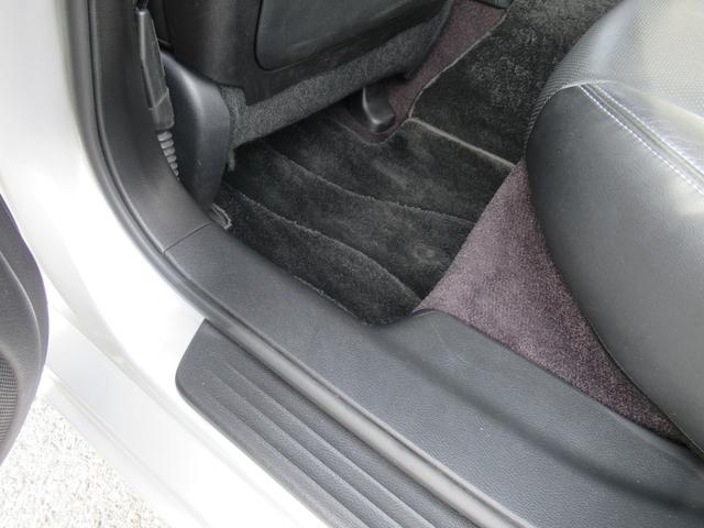 スカイライン 200GT-tタイプP 衝突軽減装置 ドラレコ LED Bカメラ スマートキー 黒革シート 盗難防止 オートクルーズコントロール ETC レーンキープアシスト ナビTV ABS アルミホイール メモリーナビ キーレス 記録簿(54枚目)