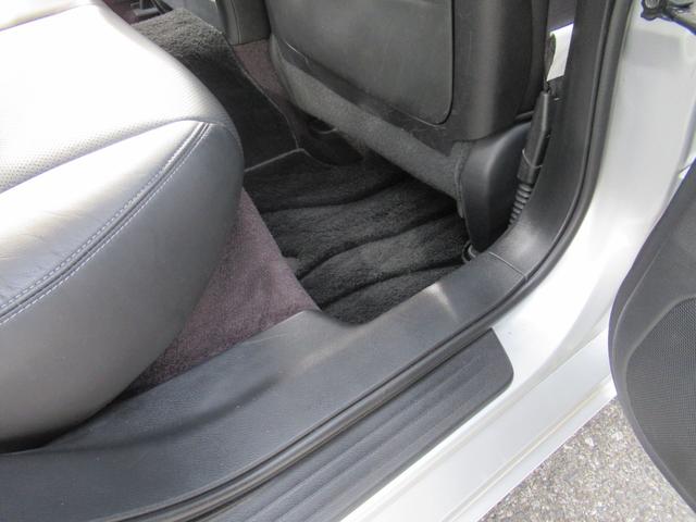 スカイライン 200GT-tタイプP 衝突軽減装置 ドラレコ LED Bカメラ スマートキー 黒革シート 盗難防止 オートクルーズコントロール ETC レーンキープアシスト ナビTV ABS アルミホイール メモリーナビ キーレス 記録簿(55枚目)