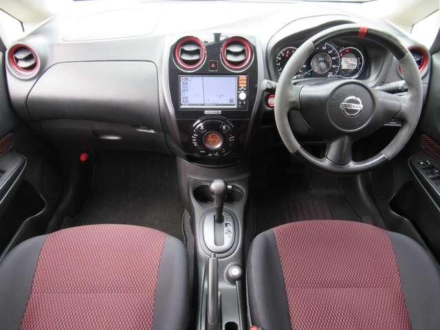 ノート ニスモ 記録簿付き インテリキ- エアバック アルミ パワーステアリング キーレスエントリー フルオートエアコン ABS パワーウインドウ フルセグTV メモリーナビ ナビ&TV ETC装着車(3枚目)