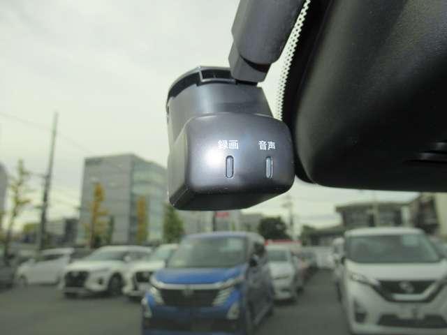 ノート リアカメラ 衝突被害軽減ブレ-キ 全方位カメラ ETC付 LEDヘッドライト レーダークルーズ レーンアシスト インテリジェントキー ワンオーナー ドラレコ 整備記録簿 盗難防止システム フルセグTV(13枚目)