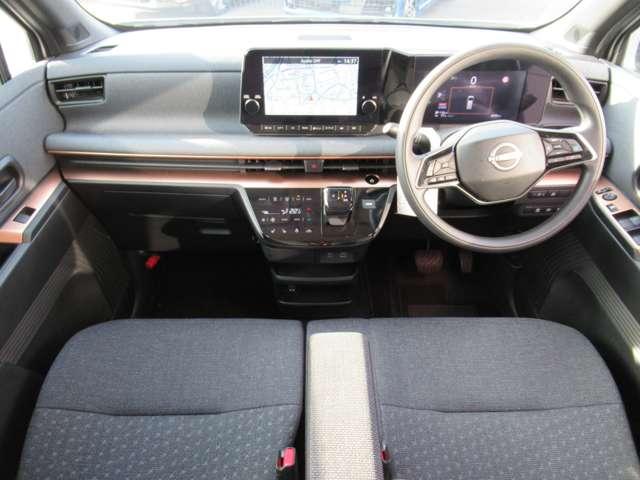 サクラ Ｇ　アラウンドビュ　ワンオーナ　踏み間違い防止アシスト　ＬＥＤヘッドランプ　スマートキー　ＬＤＷ　盗難防止システム　オートエアコン　ＥＴＣ　バックカメラ　アダプティブクルーズコントロール　ＡＢＳ　ナビＴＶ（3枚目）