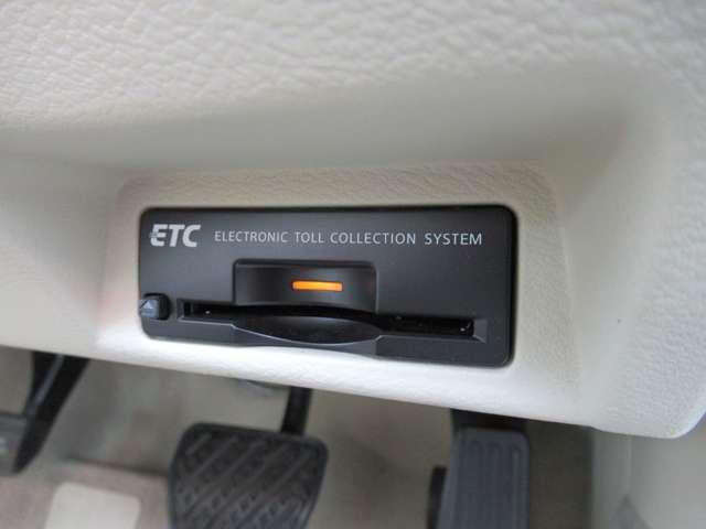 『ＥＴＣ』を装着しています♪♪　有料道路の料金所ストレスを軽減でき、運転に集中できます♪♪　車から離れる時はカードの抜き取りをお忘れなく♪♪