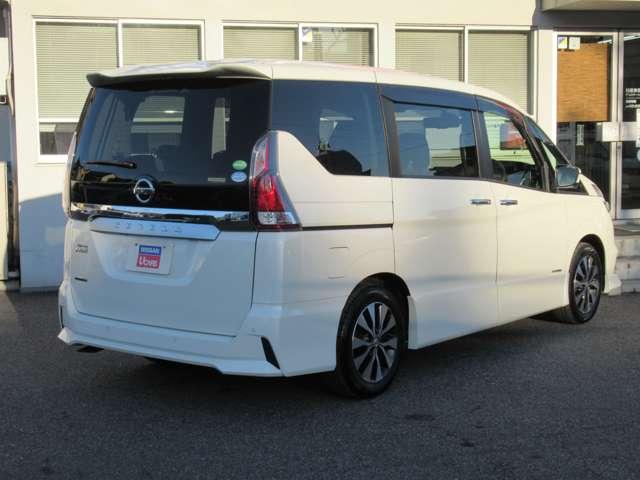 セレナ ハイウェイスター　ＶセレクションＩＩ　バックモニタ　全周囲モニタ　アイスト　寒冷地　Ｐアシスト　インテリキー　ＬＥＤライト　ＥＴＣ車載器　サイドエアバッグ　記録簿　ドライブレコーダー　メモリ－ナビ　アルミ　ＴＶナビ　エアバック　ＡＢＳ（2枚目）