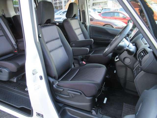 セレナ ハイウェイスター　ＶセレクションＩＩ　バックモニタ　全周囲モニタ　アイスト　寒冷地　Ｐアシスト　インテリキー　ＬＥＤライト　ＥＴＣ車載器　サイドエアバッグ　記録簿　ドライブレコーダー　メモリ－ナビ　アルミ　ＴＶナビ　エアバック　ＡＢＳ（5枚目）