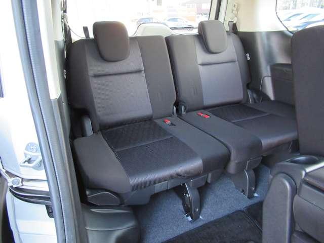 セレナ ハイウェイスター　ＶセレクションＩＩ　バックモニタ　全周囲モニタ　アイスト　寒冷地　Ｐアシスト　インテリキー　ＬＥＤライト　ＥＴＣ車載器　サイドエアバッグ　記録簿　ドライブレコーダー　メモリ－ナビ　アルミ　ＴＶナビ　エアバック　ＡＢＳ（7枚目）