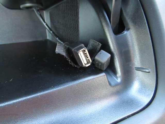 セレナ ハイウェイスター　ＶセレクションＩＩ　バックモニタ　全周囲モニタ　アイスト　寒冷地　Ｐアシスト　インテリキー　ＬＥＤライト　ＥＴＣ車載器　サイドエアバッグ　記録簿　ドライブレコーダー　メモリ－ナビ　アルミ　ＴＶナビ　エアバック　ＡＢＳ（12枚目）