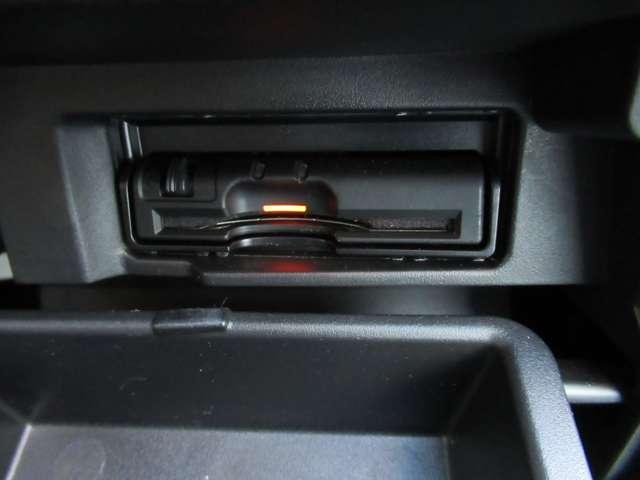 セレナ ハイウェイスター　ＶセレクションＩＩ　バックモニタ　全周囲モニタ　アイスト　寒冷地　Ｐアシスト　インテリキー　ＬＥＤライト　ＥＴＣ車載器　サイドエアバッグ　記録簿　ドライブレコーダー　メモリ－ナビ　アルミ　ＴＶナビ　エアバック　ＡＢＳ（16枚目）