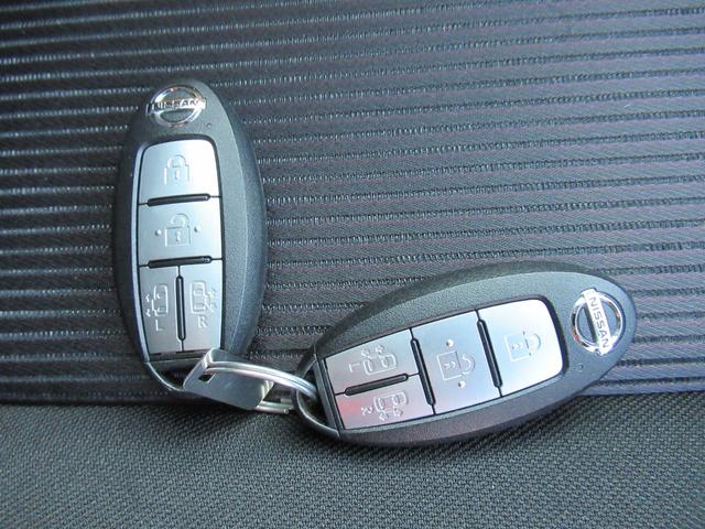 セレナ ハイウェイスター　ＶセレクションＩＩ　バックモニタ　全周囲モニタ　アイスト　寒冷地　Ｐアシスト　インテリキー　ＬＥＤライト　ＥＴＣ車載器　サイドエアバッグ　記録簿　ドライブレコーダー　メモリ－ナビ　アルミ　ＴＶナビ　エアバック　ＡＢＳ（30枚目）