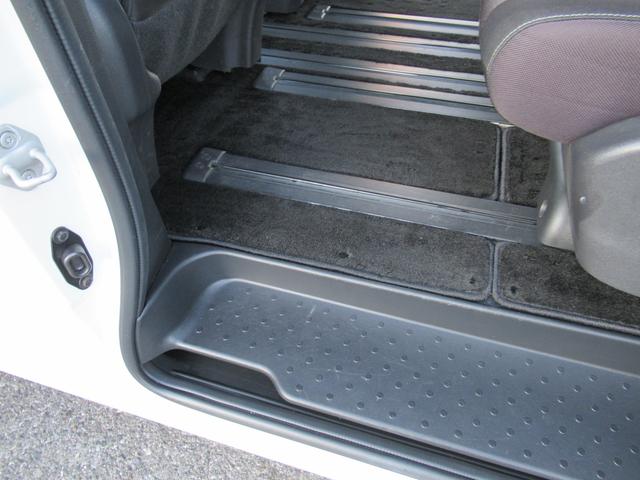 セレナ ハイウェイスター　ＶセレクションＩＩ　バックモニタ　全周囲モニタ　アイスト　寒冷地　Ｐアシスト　インテリキー　ＬＥＤライト　ＥＴＣ車載器　サイドエアバッグ　記録簿　ドライブレコーダー　メモリ－ナビ　アルミ　ＴＶナビ　エアバック　ＡＢＳ（54枚目）