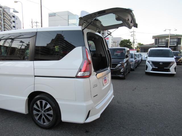 セレナ ハイウェイスター　ＶセレクションＩＩ　バックモニタ　全周囲モニタ　アイスト　寒冷地　Ｐアシスト　インテリキー　ＬＥＤライト　ＥＴＣ車載器　サイドエアバッグ　記録簿　ドライブレコーダー　メモリ－ナビ　アルミ　ＴＶナビ　エアバック　ＡＢＳ（66枚目）