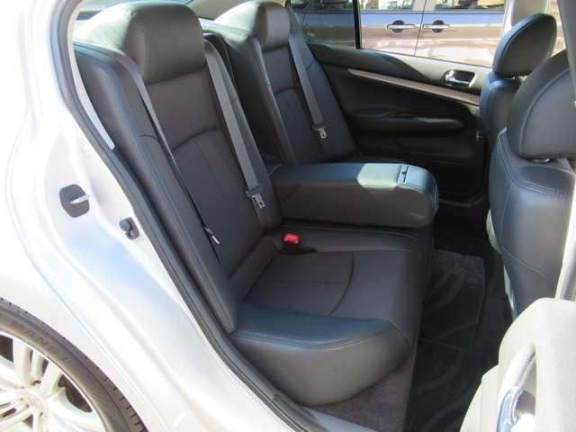 スカイライン 250GT HDDナビ フルセグ サイド&バックカメラ ETC2.0 前後ドラレコ キセノンヘッドライト 前パワーシート ハーフレザー VDC サイド&カーテンエアバック USB BT MS インテリキー 寒冷地(6枚目)