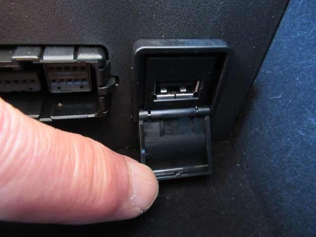 スカイライン 250GT HDDナビ フルセグ サイド&バックカメラ ETC2.0 前後ドラレコ キセノンヘッドライト 前パワーシート ハーフレザー VDC サイド&カーテンエアバック USB BT MS インテリキー 寒冷地(13枚目)