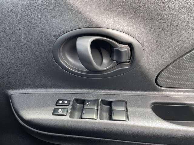 マーチ 1.2 S メモリーナビ 1セグTV メンテナンスノート 1オーナ- 運転席助手席エアバック キーレス ナビTV パワーウインド メモリーナビゲーション オートエアコン PS 運転席エアバッグ ABS(7枚目)