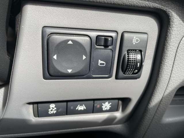 ＮＶ２００バネットワゴン １．６　１６Ｘ－２Ｒ　純正メモリーナビバックモニター　記録簿　助手席エアバック　インテリキー　１オーナー　パワーステアリング　ＥＴＣ　パワーウィンドウ　運転席エアバッグ　ＡＢＳ　エアコン　バックビューモニター　ナビ＆ＴＶ　レーンアシスト　メモリナビ（6枚目）