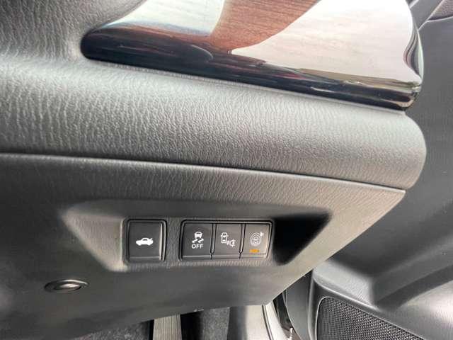 フーガ ３．７　３７０ＶＩＰ　セミアニリン本革シート後席読書灯ＡＶＭ　本革シート　インテリキー　ＬＤＰ　Ｂカメラ　クルコン　ＥＴＣ　ＨＤＤナビ　１オーナー　サイドカメラ　キーフリー　記録簿　アルミホイール　衝突軽減ブレーキ　ＬＥＤヘッド（9枚目）