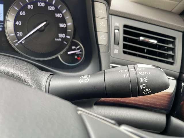 フーガ ３．７　３７０ＶＩＰ　セミアニリン本革シート後席読書灯ＡＶＭ　本革シート　インテリキー　ＬＤＰ　Ｂカメラ　クルコン　ＥＴＣ　ＨＤＤナビ　１オーナー　サイドカメラ　キーフリー　記録簿　アルミホイール　衝突軽減ブレーキ　ＬＥＤヘッド（12枚目）