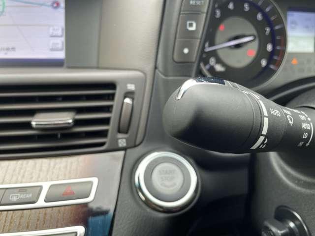 フーガ ３．７　３７０ＶＩＰ　セミアニリン本革シート後席読書灯ＡＶＭ　本革シート　インテリキー　ＬＤＰ　Ｂカメラ　クルコン　ＥＴＣ　ＨＤＤナビ　１オーナー　サイドカメラ　キーフリー　記録簿　アルミホイール　衝突軽減ブレーキ　ＬＥＤヘッド（13枚目）