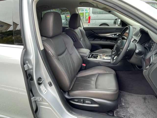 フーガ ３．７　３７０ＶＩＰ　セミアニリン本革シート後席読書灯ＡＶＭ　本革シート　インテリキー　ＬＤＰ　Ｂカメラ　クルコン　ＥＴＣ　ＨＤＤナビ　１オーナー　サイドカメラ　キーフリー　記録簿　アルミホイール　衝突軽減ブレーキ　ＬＥＤヘッド（14枚目）