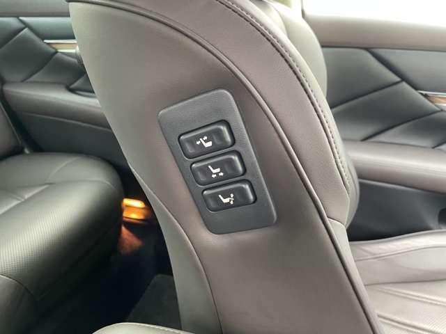 フーガ ３．７　３７０ＶＩＰ　セミアニリン本革シート後席読書灯ＡＶＭ　本革シート　インテリキー　ＬＤＰ　Ｂカメラ　クルコン　ＥＴＣ　ＨＤＤナビ　１オーナー　サイドカメラ　キーフリー　記録簿　アルミホイール　衝突軽減ブレーキ　ＬＥＤヘッド（16枚目）