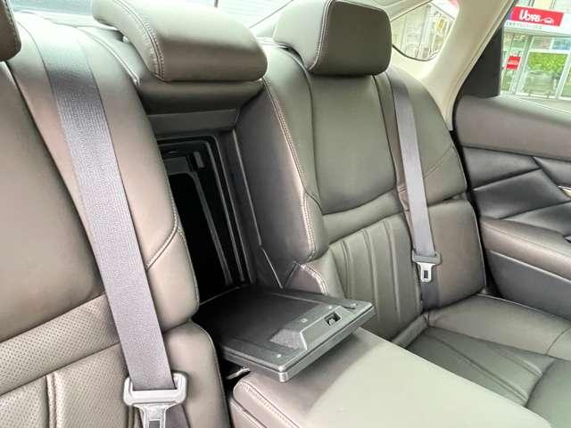 フーガ ３．７　３７０ＶＩＰ　セミアニリン本革シート後席読書灯ＡＶＭ　本革シート　インテリキー　ＬＤＰ　Ｂカメラ　クルコン　ＥＴＣ　ＨＤＤナビ　１オーナー　サイドカメラ　キーフリー　記録簿　アルミホイール　衝突軽減ブレーキ　ＬＥＤヘッド（20枚目）