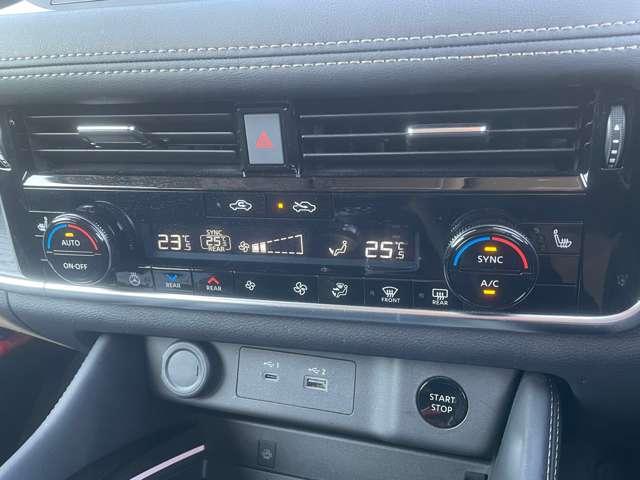 移動時の車内も快適に　オートエアコンです　運転席・助手席別々に温度調整ができます