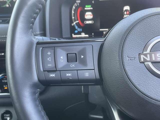 ステアリングに装備されたスイッチで運転中でも楽に音量の操作が可能です♪♪慣れると目線をそらさずに行えますので安全です♪♪