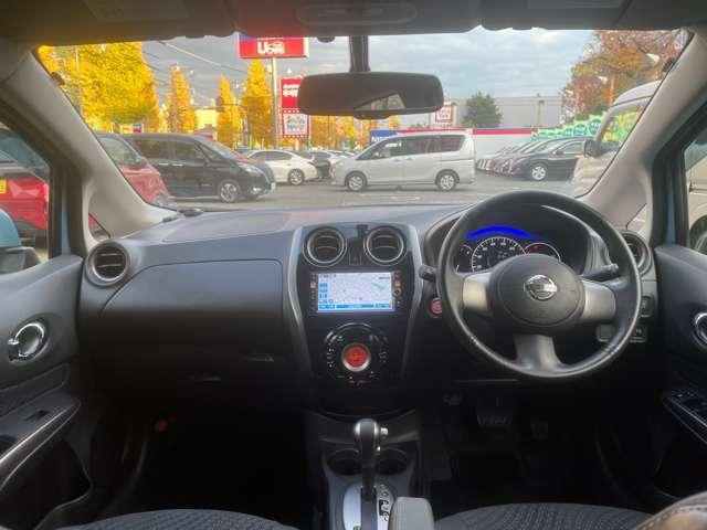 ノート １．２　メダリスト　純正メモリーナビアラウンドビューモニター　寒冷地仕様　イモビライザー　Ａストップ　インテリキー　オートエアコン　左右エアバック　バックビューモニター　メモリーナビ　ＥＴＣ　１オーナー　ナビＴＶ　パワーウインドー　パワステ　運転席エアバッグ（4枚目）