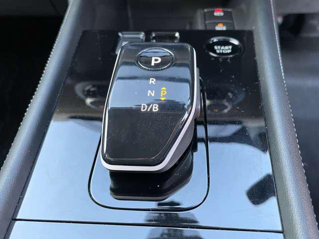 キックス １．２　Ｘ　ツートーン　インテリアエディション　（ｅ－ＰＯＷＥＲ）　純正大型画面ナビアラウンドビューモニター　レーダークルーズ　被害軽減ブレーキ　ＬＥＤヘッドライト　アラウンドビューモニター　インテリジェントキー　ドラレコ　アイドリングストップ　ＥＴＣ　メモリ－ナビ　エアコン　パワステ　キーレス　ＡＢＳ（10枚目）