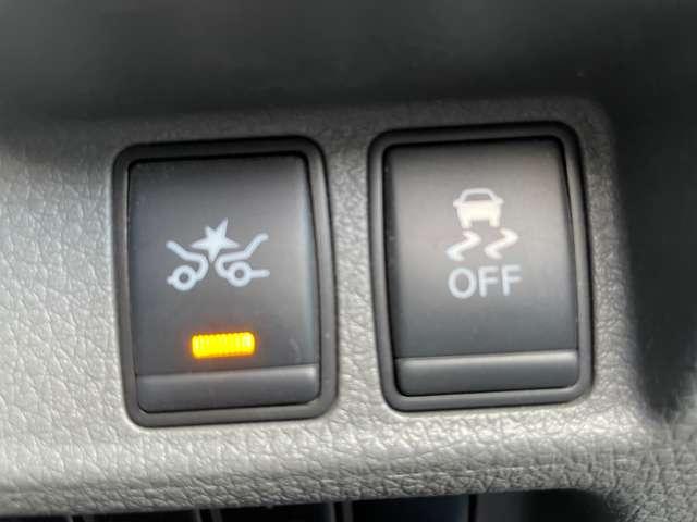 ＮＶ３５０キャラバンバン ２．０　ＤＸ　ロングボディ　５ドア仕様３人６人乗り低床タイヤハウス有　ブレーキサポート　メモリナビ　整備記録簿　キーレスリモコン　パワーウインド　ワンセグ　ＥＴＣ車載器　盗難防止装置　ＡＣ　エアバック　ＰＳ　ナビＴＶ　ＡＢＳ付　バックカメラ付（3枚目）