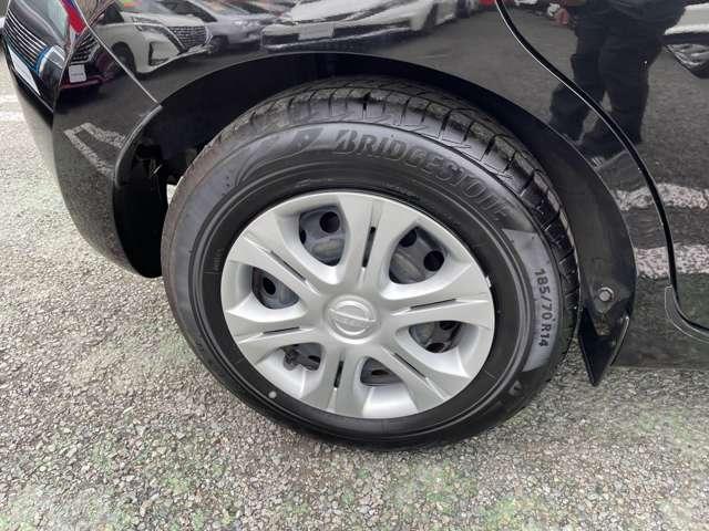 ノート １．２　Ｘ　ＤＩＧ－Ｓ　純正メモリーナビアラウンドビューモニター　エマージェンシブレーキ　アイドリングストップ機能　左右エアバック　イモビ　ＡＡＣ　スマキー　レーンアシスト　ＥＴＣ　整備記録簿　パワーウィンドウ　ドライブレコーダー　ＡＢＳ　キーフリー　１オーナー（13枚目）