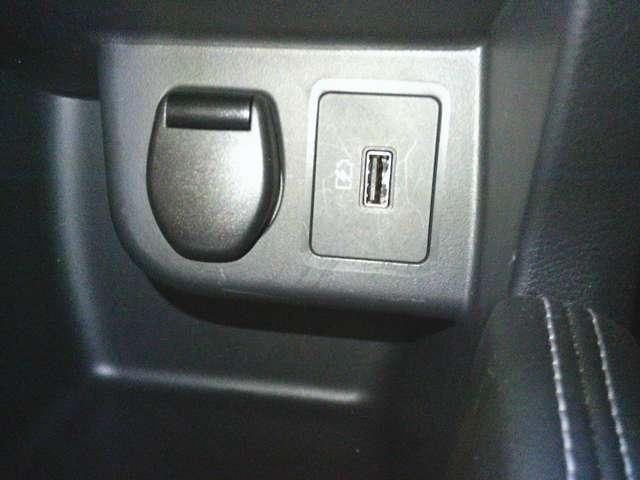 キックス 1.2 X ツートーンインテリアエディション シートヒーター エマージェンシーB セキュリティ アラウンドモニター Rカメラ ワンオーナ エアコン ドラレコ スマートキー 記録簿 ETC メモリーナビ AW キーレス フルセグTV ナビTV ABS(10枚目)