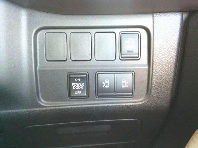 セレナ ２．０　Ｇ　純正大画面ナビＴＶスマートルームミラーＥＴＣ　スマートキー　バックカメラ　ＥＴＣ　ドライブレコーダー　アルミホイール　記録簿　オートエアコン　メモリーナビ　ナビＴＶ　パワーウインドウ　盗難防止システム　アラウンドモニタ　左右オートスライド（11枚目）