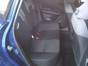 後部座席は足元が広くゆったり乗って頂けます。