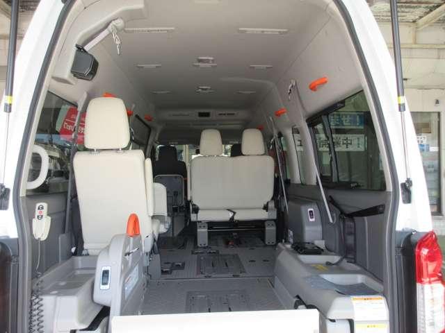 ＮＶ３５０キャラバンバン 　雹による凹み　　現状◇メモリーナビ（ＭＪ１２０Ｄ－Ｗ）◇アラウンドビューモニター◇車いすリフター◇オートステップ◇（16枚目）
