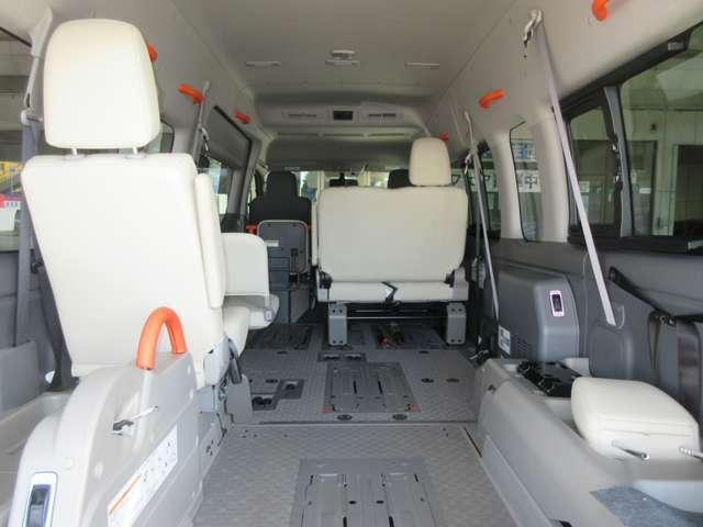 ＮＶ３５０キャラバンバン 　雹による凹み　　現状◇メモリーナビ（ＭＪ１２０Ｄ－Ｗ）◇アラウンドビューモニター◇車いすリフター◇オートステップ◇（42枚目）