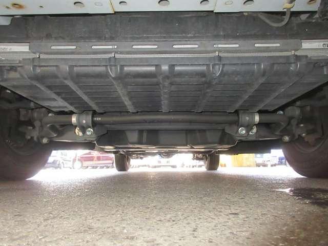 ＮＶ３５０キャラバンバン 　雹による凹み　　現状◇メモリーナビ（ＭＪ１２０Ｄ－Ｗ）◇アラウンドビューモニター◇車いすリフター◇オートステップ◇（57枚目）