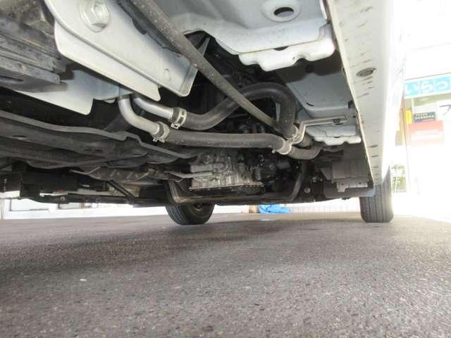 ＮＶ３５０キャラバンバン 　雹による凹み　　現状◇メモリーナビ（ＭＪ１２０Ｄ－Ｗ）◇アラウンドビューモニター◇車いすリフター◇オートステップ◇（60枚目）
