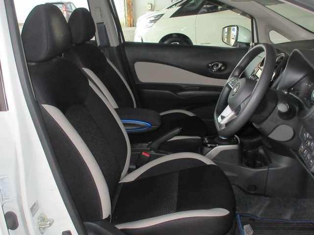 運転席周りです。