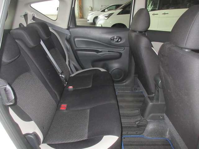 後部座席です。