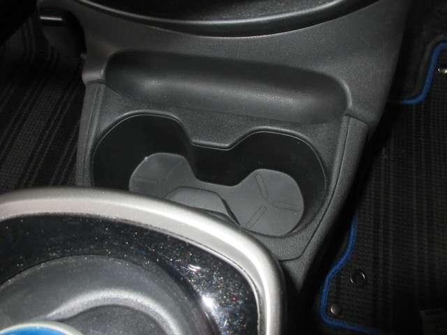 フロントドリンクホルダー画像です。