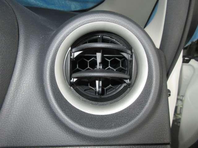 運転席側のエアコン吹き出し口画像です。