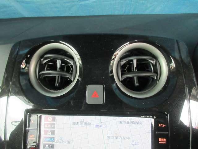 フロント中央のエアコン吹き出し口です。