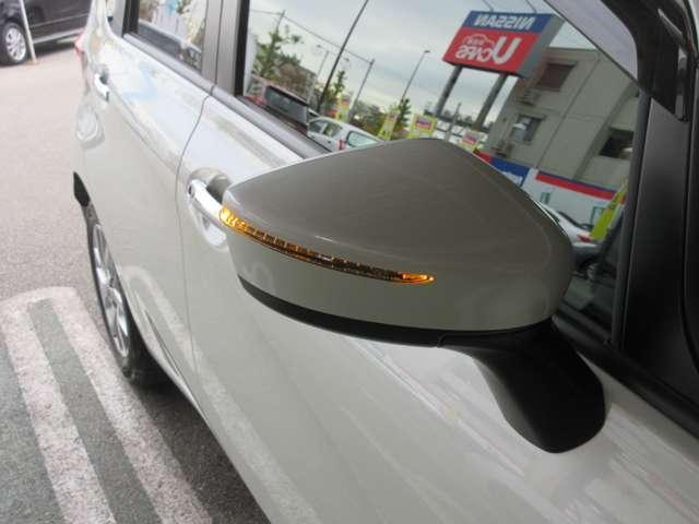 右ウィンカー付きドアミラーです。