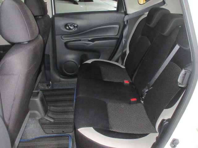 助手席側後席シートです。