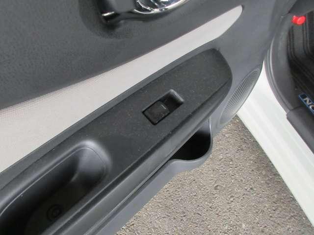 助手席パワーウインドスイッチです。