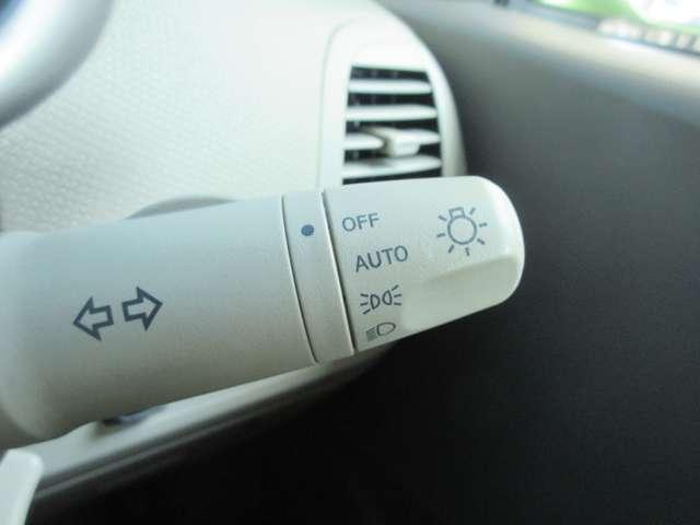 オートライトシステム　外の明るさに応じてヘッドライトを点消灯する為、ライトスイッチを操作する必要がありません。