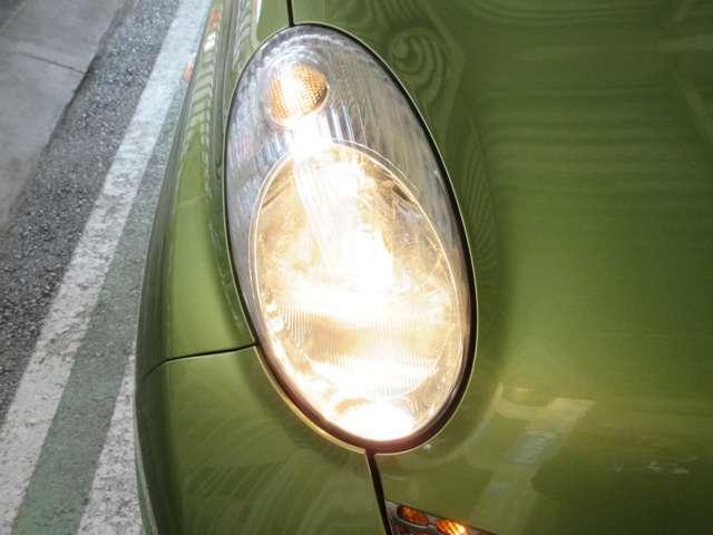 右ヘッドランプ画像です。