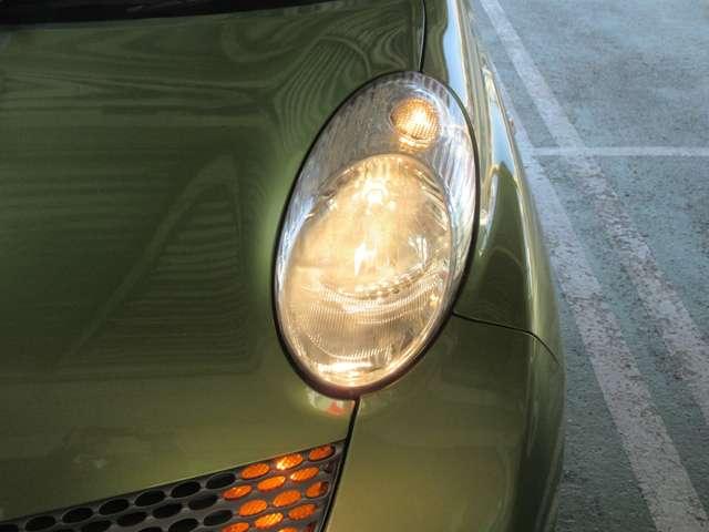 左ヘッドランプ画像です。